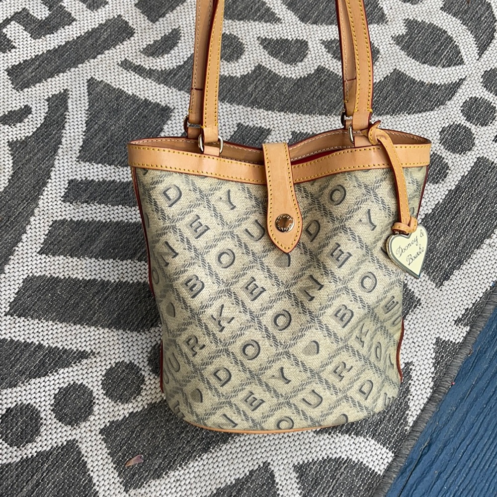 Dooney & bourke